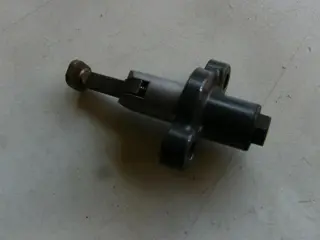 Suzuki AN400 Nokkenas Kettingspanner