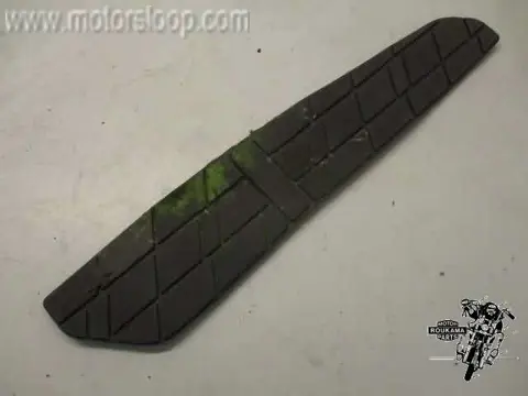 Suzuki AN400 Voetplankrubber rechts voor