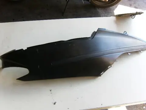 Suzuki AN400 Zijkap Rechts Achter