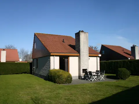 Vrijstaand ruim vakantiehuis met riante tuin in het bos