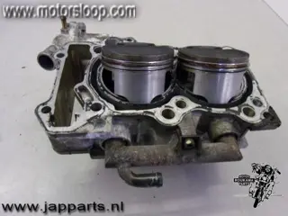 Suzuki AN650(BU1321) Cilinder met zuigers