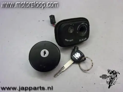 Suzuki AN650(BU1321) Tankdop met sleutel en S.A.I.S. ontvanger
