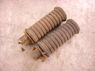 Suzuki DR250S Achtersteps (set) 43610-03001 & 43612-03001