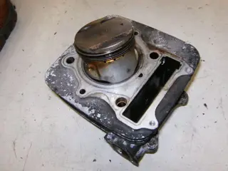 Suzuki DR250S Cilinder met zuiger 11210-38210