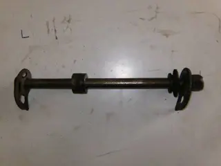 Suzuki DR650RS Achterwiel As 64711-44B10