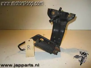 Suzuki DR800S(SR43) Voetsteun rechts achter