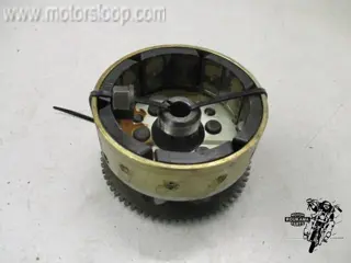 Suzuki GN250 Vliegwiel met startkoppeling