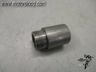 Suzuki GN400 Achterwiel spacer ( tandwieldrager)