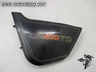 Suzuki GN400 Zijkap links zwart