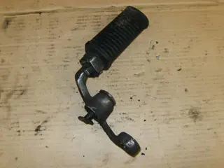 Suzuki GR650X Voetstep links voor 43520-15500