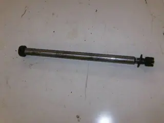 Suzuki GR650X Voorwielas 54711-09300