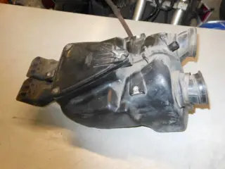 Suzuki GS300L(GK52L) Luchtfilterhuis 13700-44500