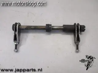 Suzuki GS450L Achterwiel as met spacers en spanners