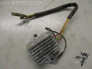 Suzuki GS450L Spanningsregelaar