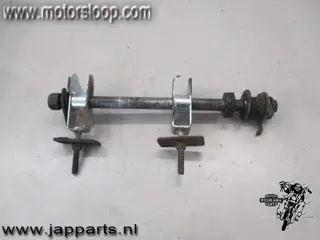 Suzuki GS500E Achterwiel as met toebehoren