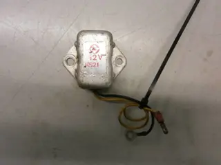 Suzuki GS550D Spanningsregelaar