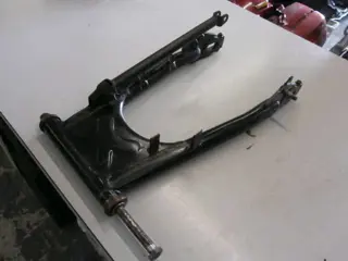 Suzuki GS550E Achterbrug 61100-34821-019