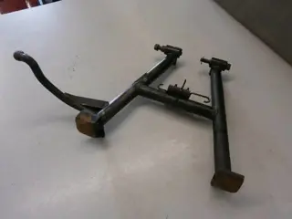 Suzuki GS550E Middenbok 42100-34200