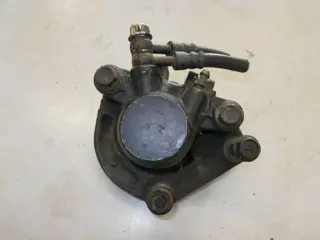 Suzuki GS550E Remklauw rechts voor 59100-49002