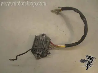 Suzuki GS550E Spanningsregelaar