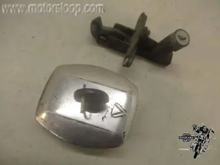 Suzuki GS550E Tankdop en zadelslot