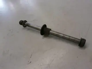 Suzuki GS550E Voorwiel as 54711-33002