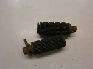 Suzuki GS550L Steps achter SET 43610-44000 & 43612-47000