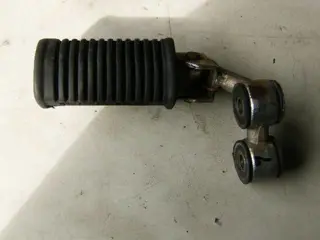 Suzuki GS550L Voetstep links voor 43520-47010-019