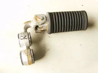 Suzuki GS550L Voetstep rechts voor 43510-47010-019