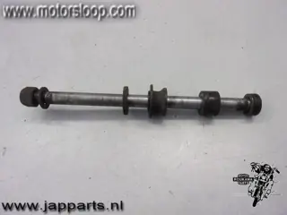 Suzuki GS550M Achterwiel as