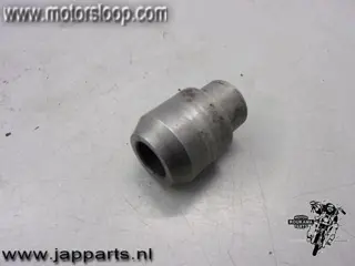 Suzuki GS550M Achterwiel spacer tandwieldrager