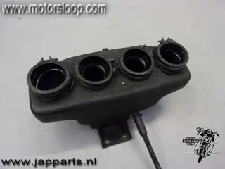 Suzuki GS550M Luchtfilterhuis 1