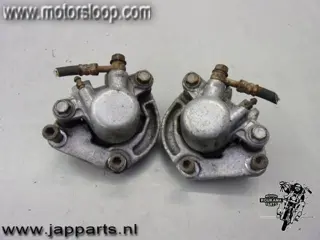 Suzuki GS550M Remklauwset voor