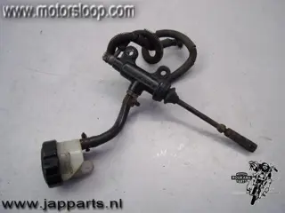 Suzuki GS550M Rempomp achter