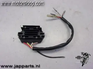 Suzuki GS550M Spanningsregelaar