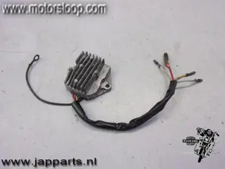 Suzuki GS550M Spanningsregelaar