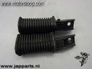 Suzuki GS550M Voetsteps achter