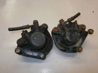 Suzuki GS650GT Remklauwset voorkant 59100-49001 & 59300-49001