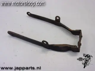 Suzuki GS750 Beugel achterspatbord