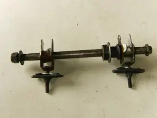 Suzuki GSF400 Achterwiel As 64711-01D00