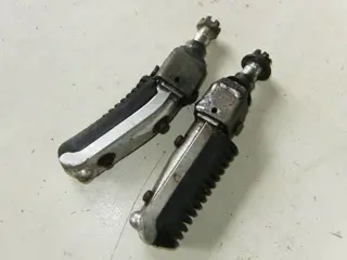 Suzuki GSF400 Voetsteps Voor SET 43511-40C00 & 43521-40C00