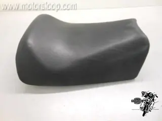 Suzuki GSF400 Zadel voorste deel