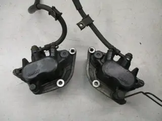 Suzuki GSF600(GN77) Remklauwset links & rechts