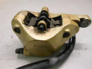 Suzuki GSX-R 1000(K1)  Remklauw achter