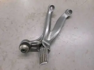 Suzuki GSX-R 1000(K1)  Voetsteun rechts achter