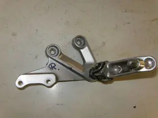 Suzuki GSX-R1000(BZ1111) Voetsteun Rechts Voor 43511-18G00 & 435