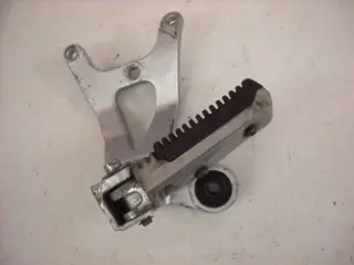 Suzuki GSX-R1100W Voetstep Links Achter 43820-46E20 & 43620-40C0