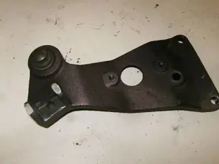 Suzuki GSX-R750 Voetstephouder Links Achter 43820-17C11