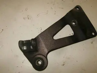 Suzuki GSX-R750 Voetstephouder Rechts Achter 43810-17C11