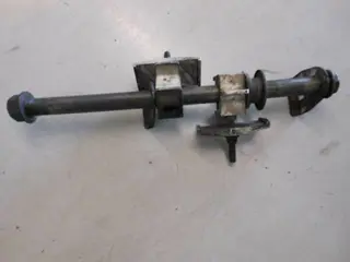 Suzuki GSX-R750(GR77A) Achterwiel as met spacers en spanners